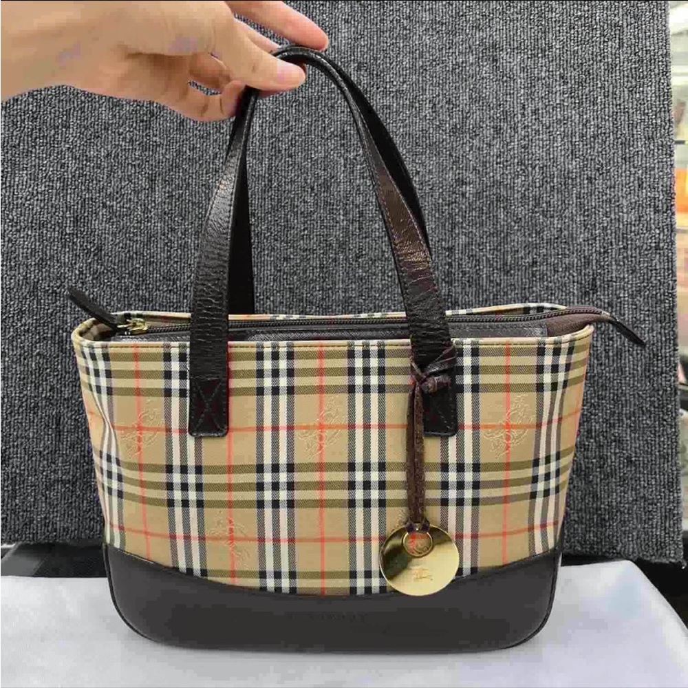 Burberry house nova tote leather bottom